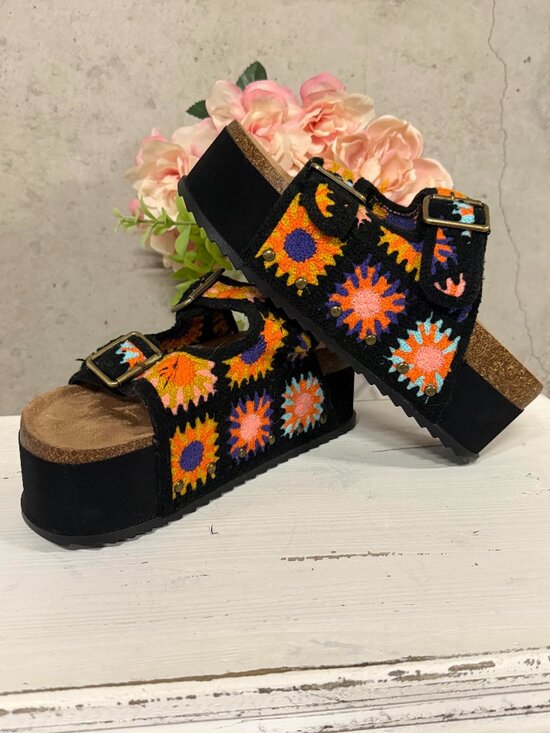 Shoes - NWOT Boho Floral Crochet Embroidery Platform Sandals (Black) - Size 8